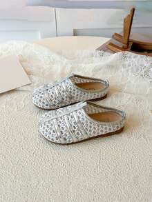 1 Pair Girls' Hollow Breathable Soft Bottom Lightweight Peep Toe Sandals, French Retro Style, Suitable For All Seasons - Silver - View 5