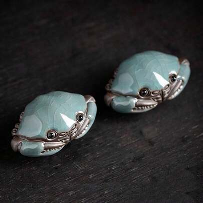 Unique Handmade Crab-Shaped Tea Pet, Featuring Attractive Crackle Glaze Design. This Creative Ceramic Decor Piece Is A Lively Addition To Your Tea Ceremony Gatherings.