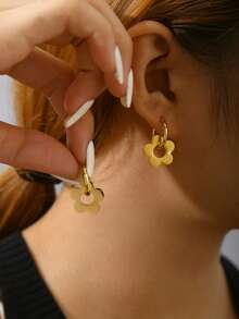 TONSI 一对奢华简约百搭时尚精致18K镀金不锈钢花朵耳环，轻盈舒适，低过敏性，不褪色，寓意吉祥，适合女性日常通勤、节日庆典和派对等场合佩戴。 - 彩色 - 查看 2