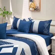 Casaisla Home Collection Set 15 Piezas Coordinado de Habitación Incluye Edredón Reversible, 2 Sábanas, 2 Fundas de Almohada, 2 Forros de Cojines, 4 Cortinas, 1 Alfombrilla Larga y 1 Juego de Baño - Tamaño Matrimonial y King Size - Azul Marino - Ver 4