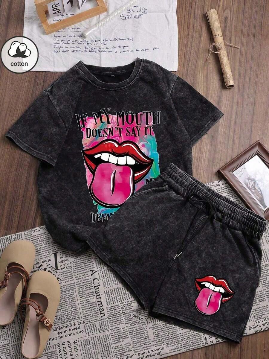 Cotton, Summer Women's Fun Printed Hip-Hop "Graffiti Red Lips Letter" Personalized Lip Letter Pattern Printed Street , Korean Version Comfortable Retro Fashion Commuting Versatile Y2k Clothing Women's Clothing, Suitable For Outdoor Leisure, Regular Niche Punk Style Black Well Fitting Round Neck Short Sleeved Water Washed T-Shirt Shorts Two Pieces Set - 黑色 - 查看 1