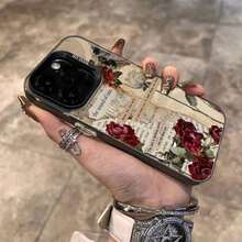 Un collage vintage de etiquetas de libros de lujo en rojo rosado, diseñado para fundas de TPU compatibles con  16 Pro Max, 15 Pro Max/14/16 Plus/15/13 Pro/12/11, así como X/Xr/Xs Max, con una elegante y protectora funda de PC plateada para negocios. - Negro - Ver 5