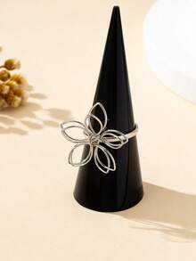 1pc Women's Fashion Ring, Minimalist Hollow Flower Design Ring, Suitable For Daily Wear - Silver - View 3