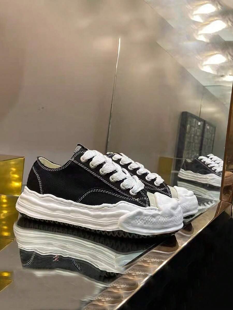 MMY Classic Non-Slip Durable Lightweight Low-Top Skate Shoes, Campus Couple Style, Black & White Color, Suitable For Students, Gifts, Holidays, Campus Wear - Black - View 1