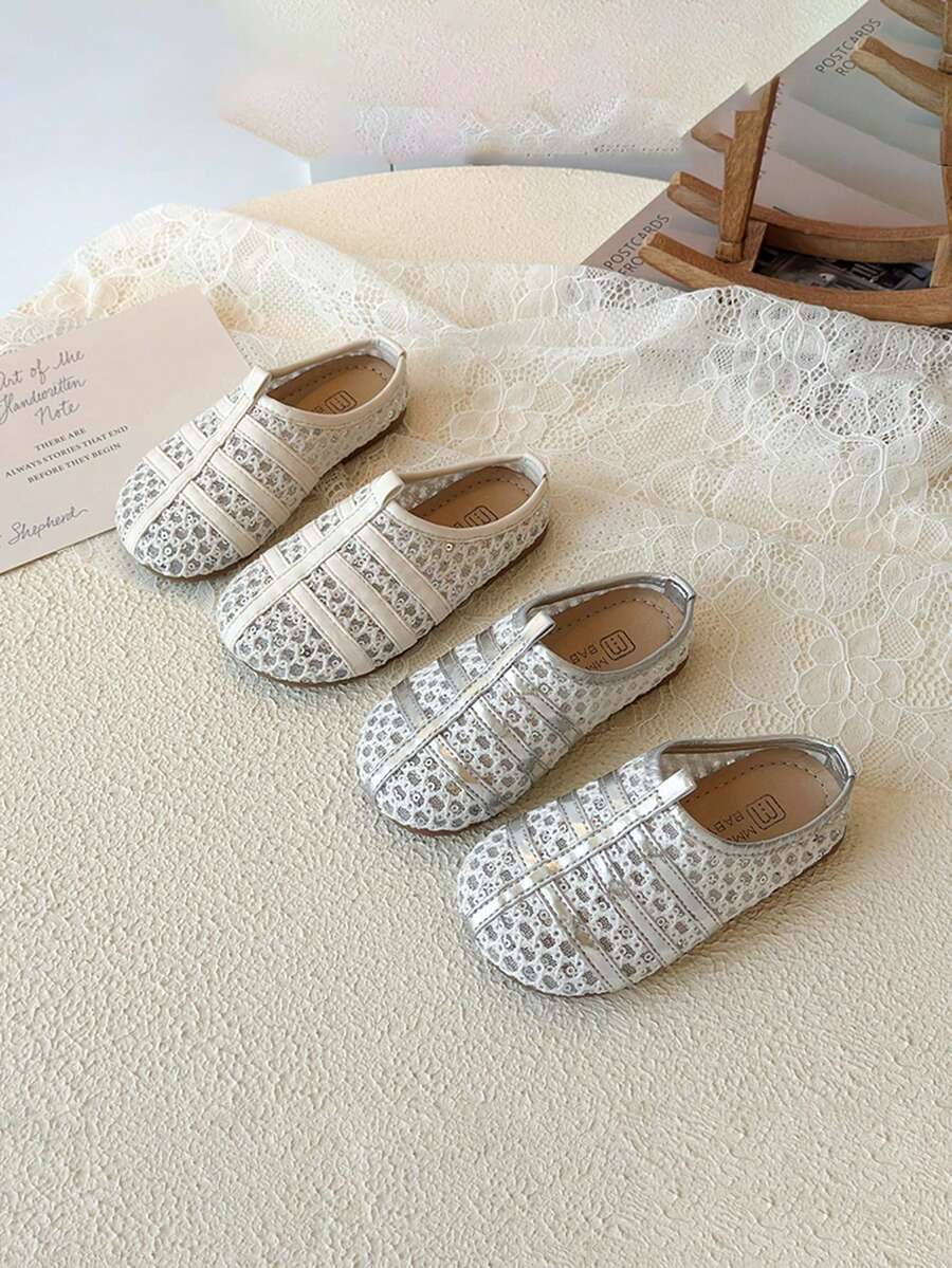 1 Pair Girls' Hollow Breathable Soft Bottom Lightweight Peep Toe Sandals, French Retro Style, Suitable For All Seasons - Silver - View 1