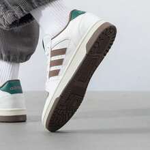 Adidas 男女通用轻便透气舒适篮球鞋 JQ5302 - 白/卡其/綠 - 查看 1