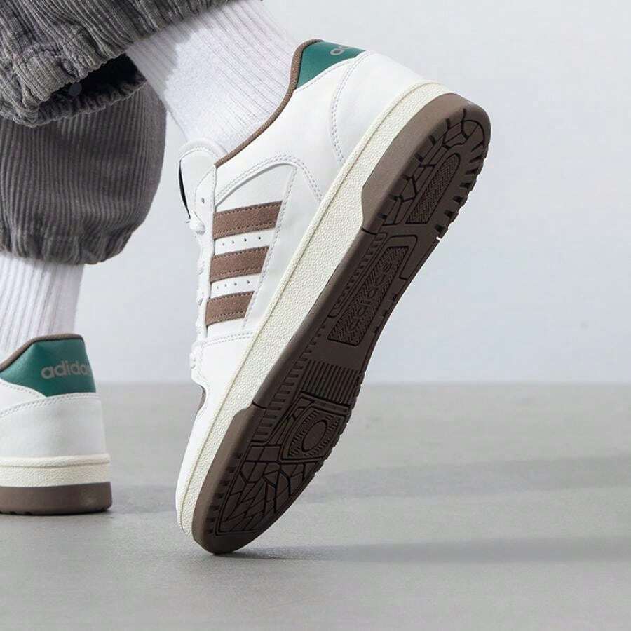 Adidas 男女通用轻便透气舒适篮球鞋 JQ5302 - 白/卡其/綠 - 查看 1