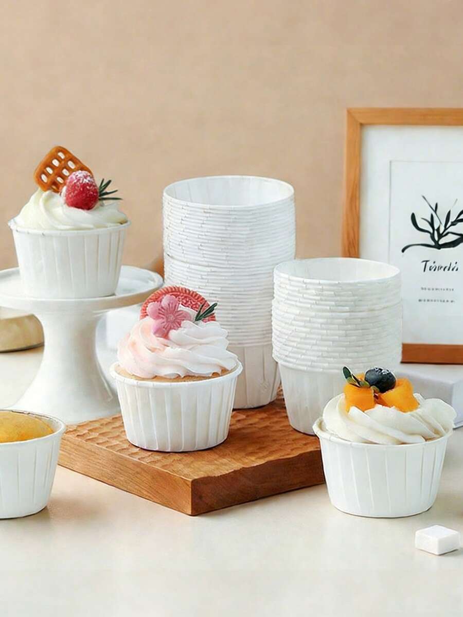 50/100/200个装纸杯蛋糕衬垫，烘焙纸杯，一次性玛芬纸杯，防油耐热纸杯蛋糕包装纸，纸杯蛋糕托，纸质蛋糕杯，烘焙托盘工具，荷叶边纸杯蛋糕衬垫，适用于芝士蛋糕、布朗尼蛋糕等，适合节日派对、婚礼、生日、情人节、开斋节等场合。