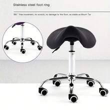 Silla Multifuncional para Uso Profesional en Salud y Belleza – Asiento Saddle Cómodo, Giro 360°, Altura Regulable y Tapizado en Cuero Sintético Fácil de Desinfectar Taburete Profesional para Salones de Belleza y Clínicas Médicas – Diseño Minimalista, Fácil de Limpiar, Altura Personalizable y Excelente Estabilidad en Superficies Lisas - Negro - Ver 5