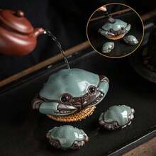 獨特手工螃蟹茶寵裝飾品，開片釉面紓壓觸感療癒設計。這款創意陶瓷裝飾品能為您的茶會放鬆與玩樂注入活力能量。 - 彩色 - 查看 10