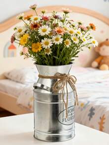 镀锌铁花瓶。表面保留了做旧的金属质感，搭配麻绳束带，营造出轻松随意的氛围。适合插放蓝色绣球花等鲜花。 - 雙耳壺 - 查看 3