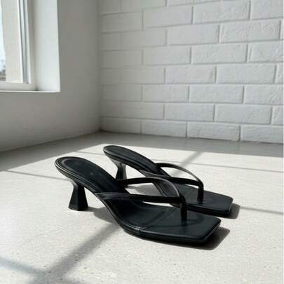 Tamanco flip flop quadrado salto baixo