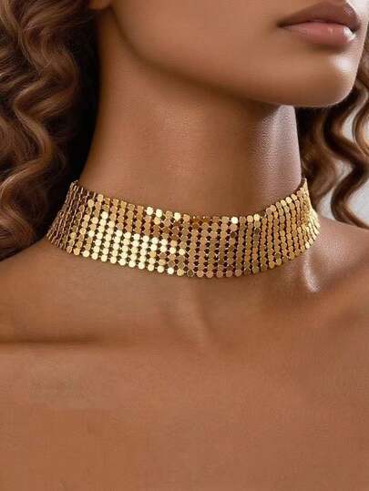 1件时尚夸张闪亮金属亮片颈链，适合女性性感派对、夜店、嘉年华配饰