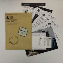 华盛顿特区成人惊悚悬疑游戏 - 37条证据，150分钟游戏时长（难度3.5/5） - 冷案档案游戏，适合1-10名玩家 - 彩色 - 查看 10