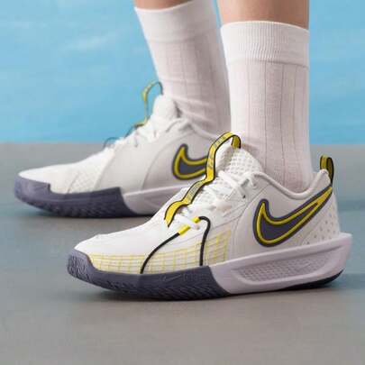 Nike Zapatillas de baloncesto básicas para niñas G.T. CUT 3 SE (GS), diseño de bloques de color, zapatos deportivos cómodos para entrenamiento al aire libre HJ3903-101