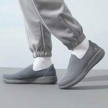 Skechers Zapatillas casuales transpirables de malla con slip-on para hombres, cómodas y duraderas - Gris - Ver 5