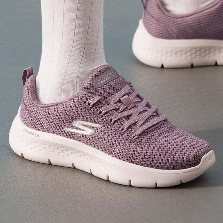 Skechers 女士休闲鞋,GO WARK FLEX 女士系带健步鞋,舒适日常健步鞋,125519-MVE - 茱萸粉 - 查看 1