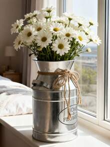 镀锌铁花瓶。表面保留了做旧的金属质感，搭配麻绳束带，营造出轻松随意的氛围。适合插放蓝色绣球花等鲜花。 - 雙耳壺 - 查看 6