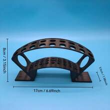 这款飞镖靶架超级稳固平衡，宽大厚实的底座能牢牢固定一整套飞镖，放置在任何平面上。其紧凑节省空间的设计，方便放置在桌面上。 - 彩色 - 查看 4