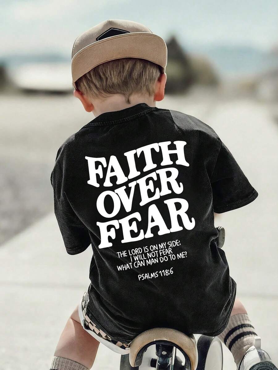 男童及青少年夏季圆领短袖T恤 - 舒适透气，户外探险爱好者的理想之选！印有“信念战胜恐惧”图案 - 黑色 - 查看 1