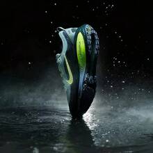 Under Armour 迈洛男士 VOMERO 18 GTX 防水缓震跑鞋 - 綠色/黑色 - 查看 10