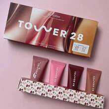 Tower 28 Set de minilabiales hidratantes (con color). Estos labiales ayudan a reducir las líneas de expresión y a prevenir las grietas en los labios durante el invierno, lo que los hace perfectos para el día a día maquillaje para toda ocasión. Colores: Watermelon Kiwi/Dulce de Leche/Ube Vanilla/Sugar Plum - Multicolor - Ver 7