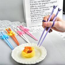 [Đã được ủy quyền IP] Bộ 2 đũa ngọc bích Hello Kitty hoạt hình tinh tế mới của Sanrio, đũa phụ cao cấp, thích hợp cho bàn ăn gia đình, sử dụng tinh tế, chất liệu bền đẹp, hai kiểu dáng để lựa chọn, thích hợp làm quà tặng sinh nhật cho nhiều độ tuổi, trang trí nhà hàng, ngày Valentine, đám cưới, mùa tựu trường, lựa chọn hoàn hảo cho cả bốn mùa. - Nhiều màu - Xem 13