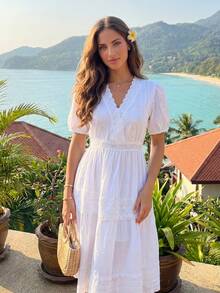 白色镂空蕾丝V领度假收腰刺绣迷你连衣裙 - 白色 - 查看 2