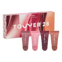 Tower 28 Set de minilabiales hidratantes (con color). Estos labiales ayudan a reducir las líneas de expresión y a prevenir las grietas en los labios durante el invierno, lo que los hace perfectos para el día a día maquillaje para toda ocasión. Colores: Watermelon Kiwi/Dulce de Leche/Ube Vanilla/Sugar Plum - Multicolor - Ver 1