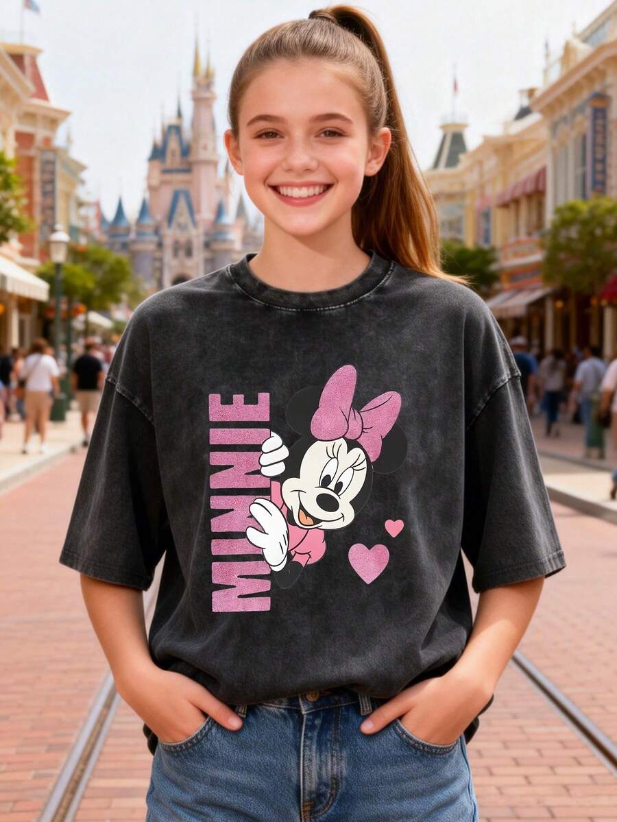 This Disney Women's T-Shirt Features A Creative Minnie Mouse Letter And Cartoon Print. It's A Spring/Summer Style Round Neck Retro Washed Cotton T-Shirt, Made Of Soft And Comfortable Pure Cotton Fabric, Suitable For Everyday Wear, Shopping, Travel, And Casual Occasions. It Also Makes A Wonderful Gift. - 黑色 - 查看 1