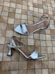 Low-Heeled Sandal With A Pointed Toe And Cup Shape. - Silver - View 1