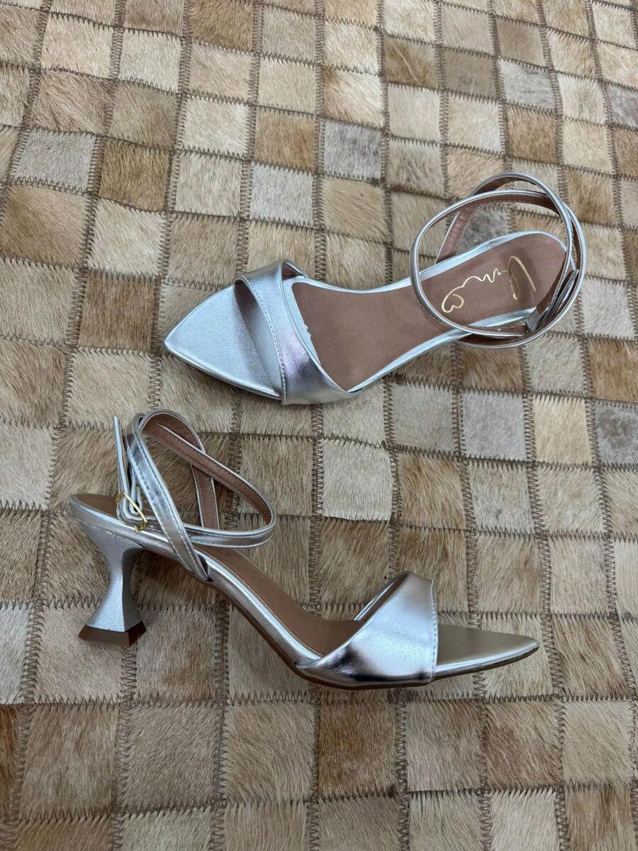 Low-Heeled Sandal With A Pointed Toe And Cup Shape. - Silver - View 1