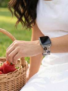 Bracelet de montre en silicone pour femme, style décontracté et jeune, compatible avec Apple Watch (38 mm, 40 mm, 41 mm, 42 mm, 44 mm, 45 mm, 46 mm et 49 mm). Base transparente ornée de fleurs multicolores. Bracelet de rechange pour montre connectée, idéal pour un usage quotidien et les activités de plein air. Un cadeau parfait pour vos proches. - Noir et Blanc - Voir 6