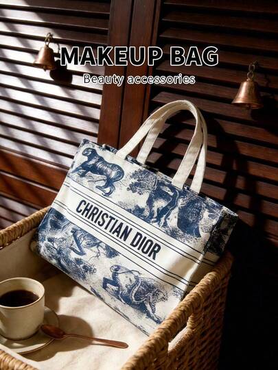 Dior Bolso de mano para mujer, bolsa de almacenamiento de cosméticos, bolso de lona con estampado animal, accesorio de estilo bohemio, esencial para la moda y los viajes diarios. Combina perfectamente con ropa urbana y casual, un artículo multifuncional imprescindible para los amantes de la moda apasionados por los estampados artísticos.