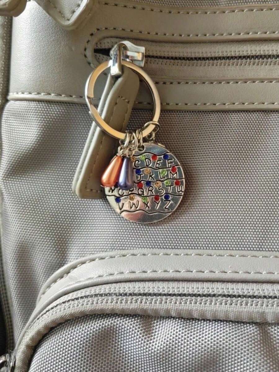 26 Pcs Random Style Stainless Steel Keychain, TV Series Peripheral, Letter Pendant - Multicolor - View 1