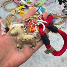 AD 1个创意“早日致富”钥匙扣吊坠，独特个性化情侣包包挂饰，汽车钥匙链，生日/新年礼物 - 金色馬+鑰匙扣 - 查看 22
