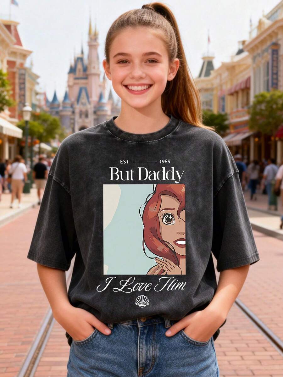 This Disney Women's T-Shirt Features A Creative Ariel Princess Letter And Cartoon Print. It's A Spring/Summer Style Round Neck Vintage Washed Cotton T-Shirt, Made Of Soft And Comfortable Pure Cotton Fabric, Suitable For Everyday Wear, Shopping, Travel, And Casual Occasions. It Also Makes A Wonderful Gift. - màu đen - Xem 1