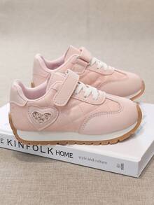 一双返校季休闲时尚儿童运动鞋，采用PU皮革拼接鞋面，柔软舒适，轻便易穿脱，适合室内、室外、玩耍和运动。 - 粉色 - 查看 2