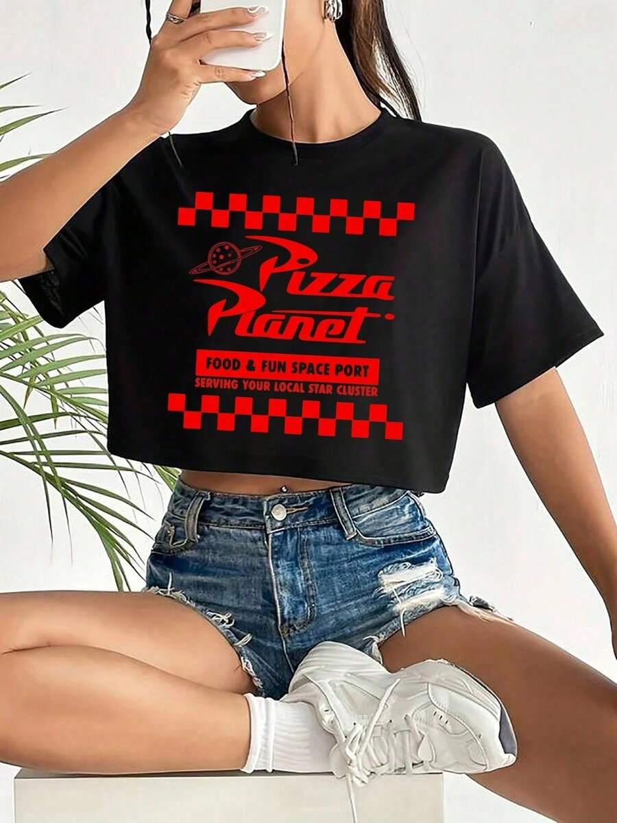 Tops For Women For Summer Cropped Women's T-Shirt With Pizza Planet Graphic Print, Casual Soft Short Sleeve Pure Cotton 220gsm T-Shirt, Crop Top Tees Y2K Street Style, Suitable For Spring Mother's Day, Summer St. Patrick's Day Gift Choice, New Year Gift Party, And Essential Gift For The Start Of School Season., Crop Top Tees Y2K Street Style, Suitable For Spring Mother's Day, Summer St. Patrick's Day Gift Choice, New Year Gift Party, And Essential Gift For The Start Of School Season. - 黑色 - 查看 1