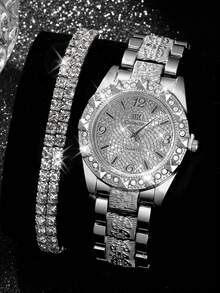 这款时尚奢华的全钻女士石英腕表套装包含三款腕表，均配有不锈钢表带，并附赠一条与之相配的镶钻手链。适合晚宴、节日庆典、派对、婚礼以及日常佩戴。是返校季、毕业季和感恩节送给女性的完美礼物。 - 銀色 - 查看 14