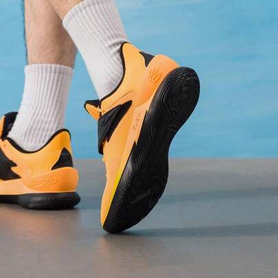 Under Armour CURRY FOX 1 BND 篮球鞋、户外运动鞋、休闲通勤鞋 3028805-803 男女款