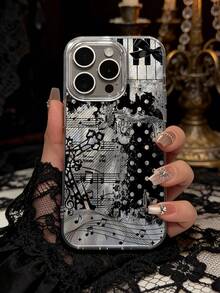 Goth 1pc Cross & Music Aesthetic Pattern Feather Decor Phone Case, Compatible With IPhone 16/16Pro/16Plus/16ProMax, 11/11ProMax, 12/12Pro/12ProMax, 13/13Pro/13ProMax, 14/14Plus/14Pro/14ProMax, 15/15Pro/15Plus/15ProMax - Multicolor - View 2