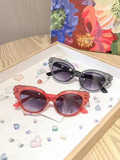 2 piezas Gafas de moda para niñas de 4 a 8 años, con decoración de alas brillantes, marco de PC ligero, estilo lindo de ojo de gato, ideal para viajes a la playa, fiestas de cumpleaños y actividades al aire libre de verano con estuche para gafas