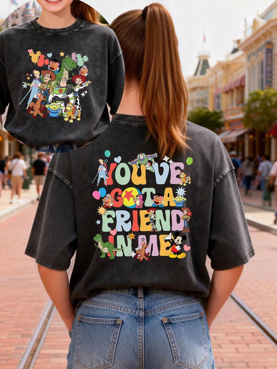 This Disney Women's T-Shirt Features A Creative Toy Story Letter And Cartoon Print On Both Sides. It's A Spring/Summer Style Round Neck Retro Washed Cotton T-Shirt, Made Of Soft And Comfortable Pure Cotton Fabric, Suitable For Everyday Wear, Shopping, Travel, And Casual Occasions. It Also Makes A Wonderful Gift. - 黑色 - 查看 1