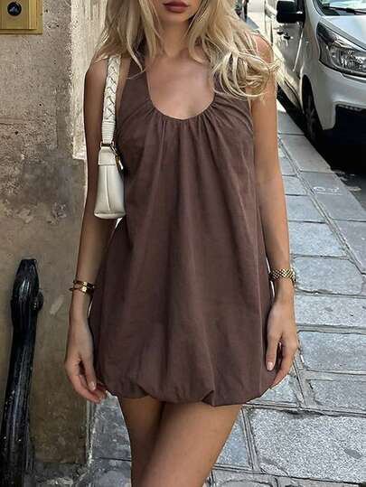棕色露背吊带U领灯笼下摆短款休闲连衣裙，时尚春夏标准尺码派对装