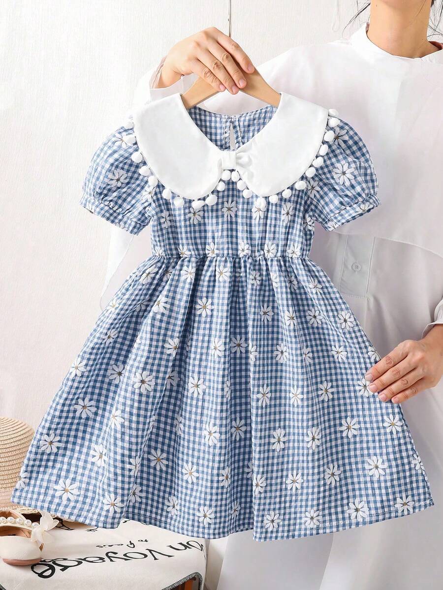 女童可爱碎花格子连衣裙，荷叶边领泡泡袖碎花连衣裙，春夏田园风童装，甜美格子+小雏菊碎花，复古时尚，泡泡袖设计修饰手臂线条，适合春夏拍照、郊游、派对等场合，轻松打造小女孩田园风造型。 - 藍色 - 查看 1