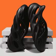 Men's Minimalist Solid Foam Clogs, Ventilated Hollow-Out Slip-On Sandals, Ultra-Light Anti-Slip Summer Comfort Footwear - 黑色 - 查看 5