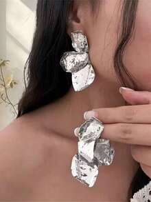 1 Pair Exaggerated Geometric Asymmetrical Pleated Half Butterfly Wing Gold Earrings, European And American Fashion Jewelry, Stainless Steel Gold Jewelry Suitable For Women's Casual Daily Wear - Fashion Trend - View 3