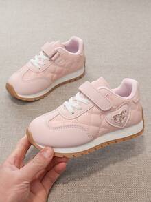 一双返校季休闲时尚儿童运动鞋，采用PU皮革拼接鞋面，柔软舒适，轻便易穿脱，适合室内、室外、玩耍和运动。 - 粉色 - 查看 3