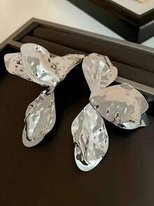 1 Pair Exaggerated Geometric Asymmetrical Pleated Half Butterfly Wing Gold Earrings, European And American Fashion Jewelry, Stainless Steel Gold Jewelry Suitable For Women's Casual Daily Wear - Fashion Trend - View 4